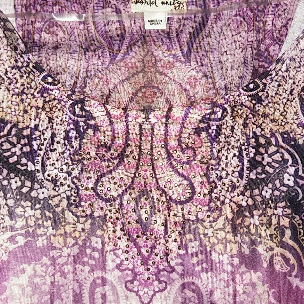 This a womens long skeeve t shirt type shirt